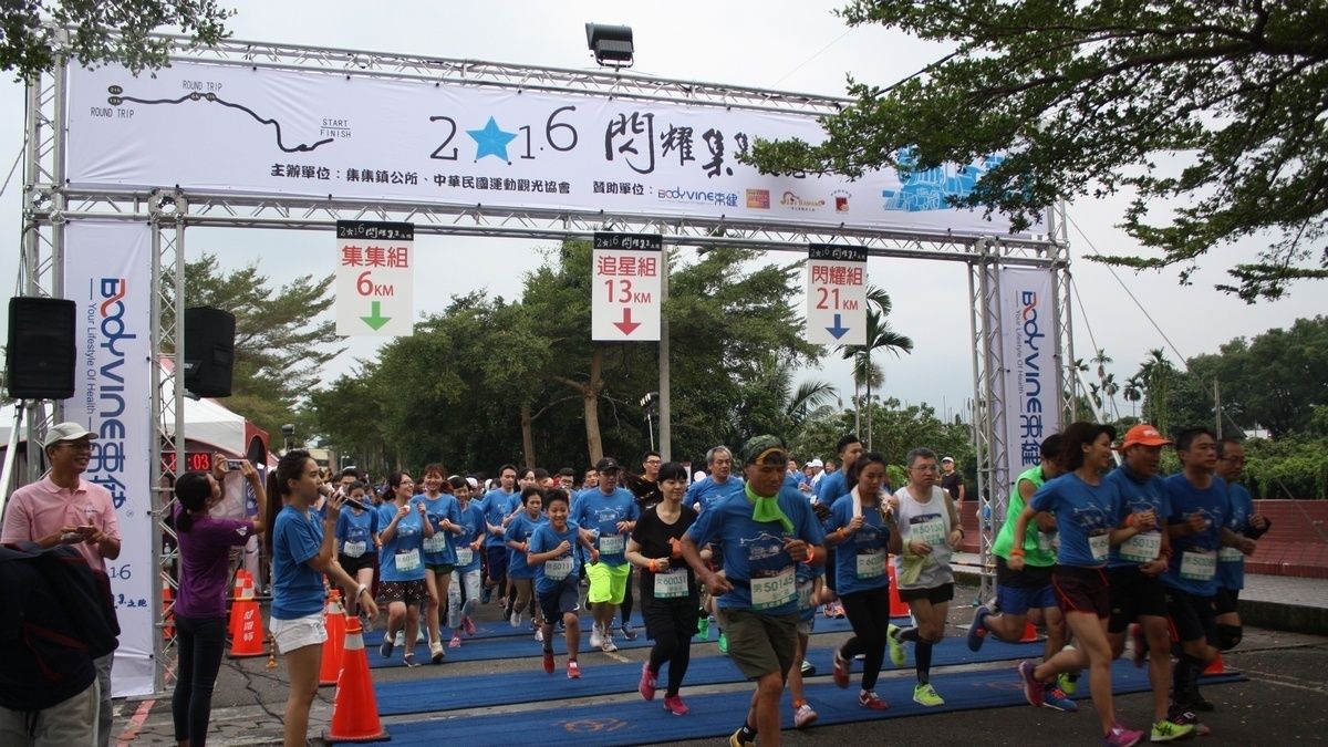 集集夜跑登場 閃耀綠色隧道 集集夜跑登場 閃耀綠色隧道