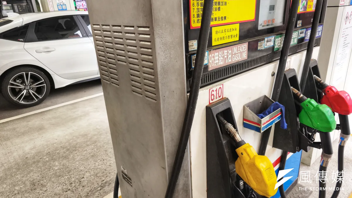 機車一定要1000公里換機油?最簡單且正確的做法,就是參考隨車附贈的原廠保養手冊,依照說明書指示進行維護。(資料照/柯承惠攝)