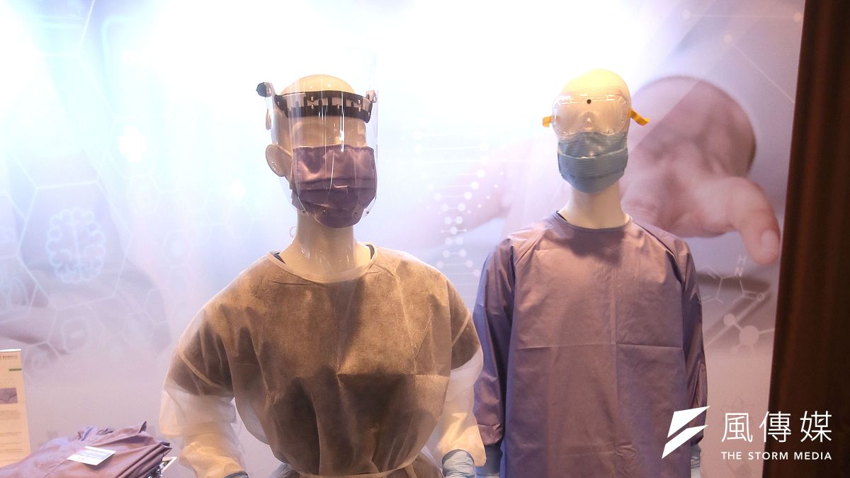 空運市場上航空艙位爆滿,主要以運送口罩、防護衣與呼吸器醫療物品為主。(柯承惠攝) 空運市場上航空艙位爆滿,主要以運送口罩、防護衣與呼吸器醫療物品為主。(柯承惠攝)