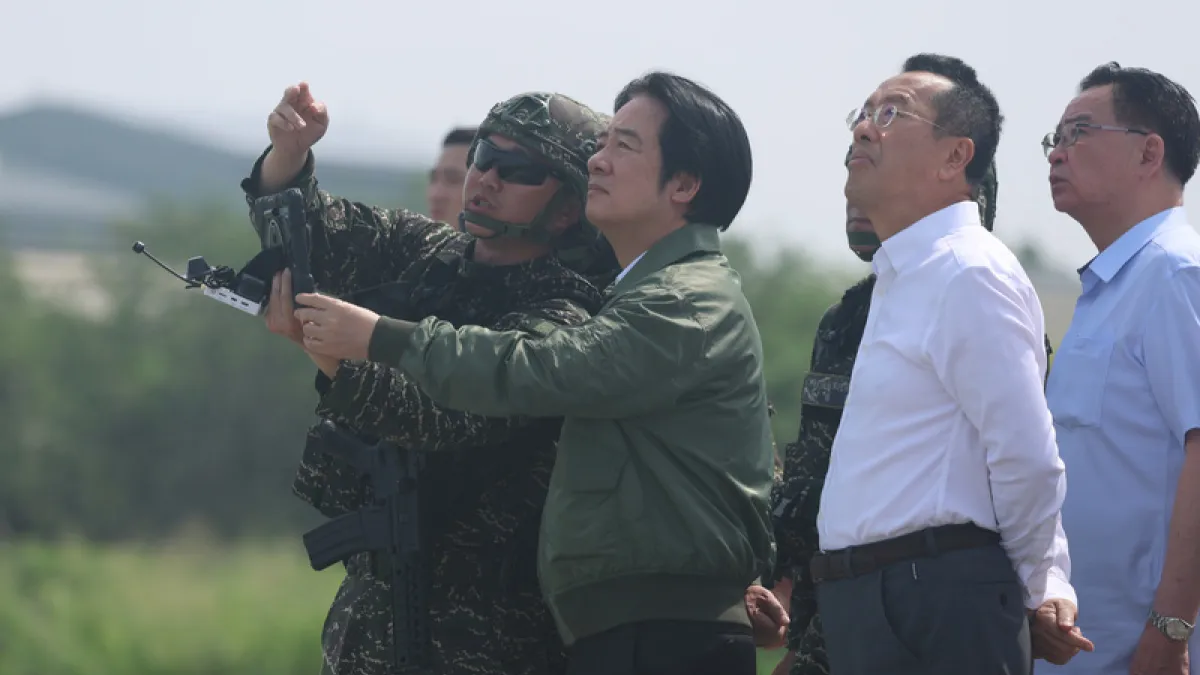 總統賴清德日前視導漢光42號演習「濱海打擊及近岸防禦」課目,在桃子園海灘實施「近岸防禦」。中央社