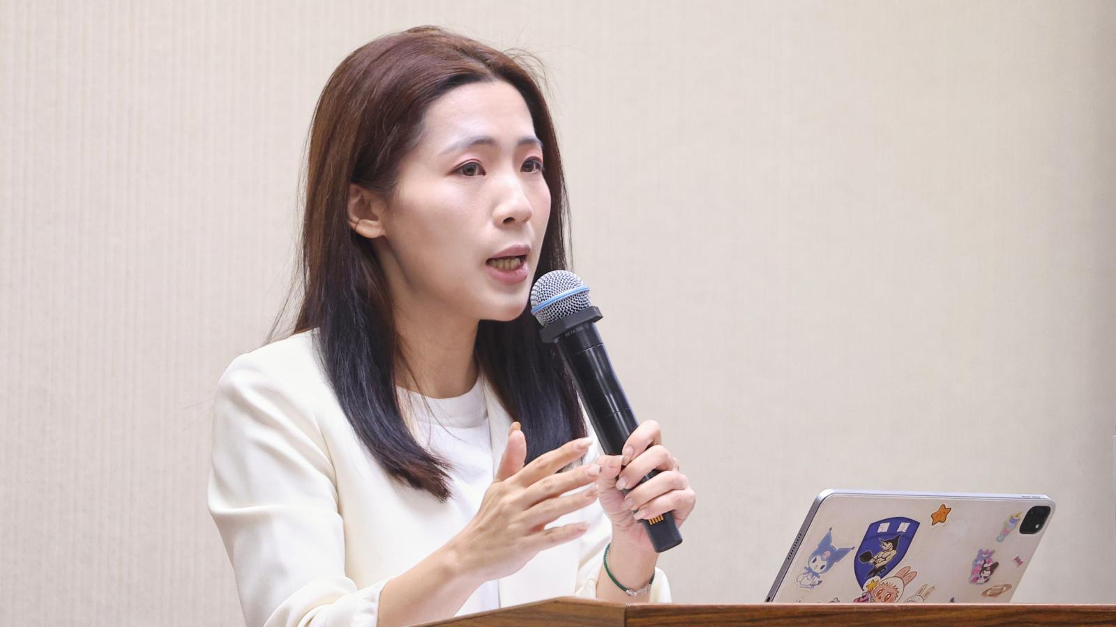 僑委會考察報告僅138字!羅智強酸太神奇、徐巧芯批浪費紙「連妖受讚都沒有」