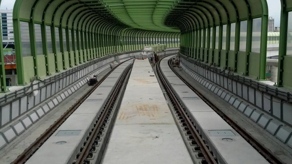 台中捷運綠線軌道已完成鋪設,即將進入電聯車高架軌道上行駛測試階段。(台中市政府)