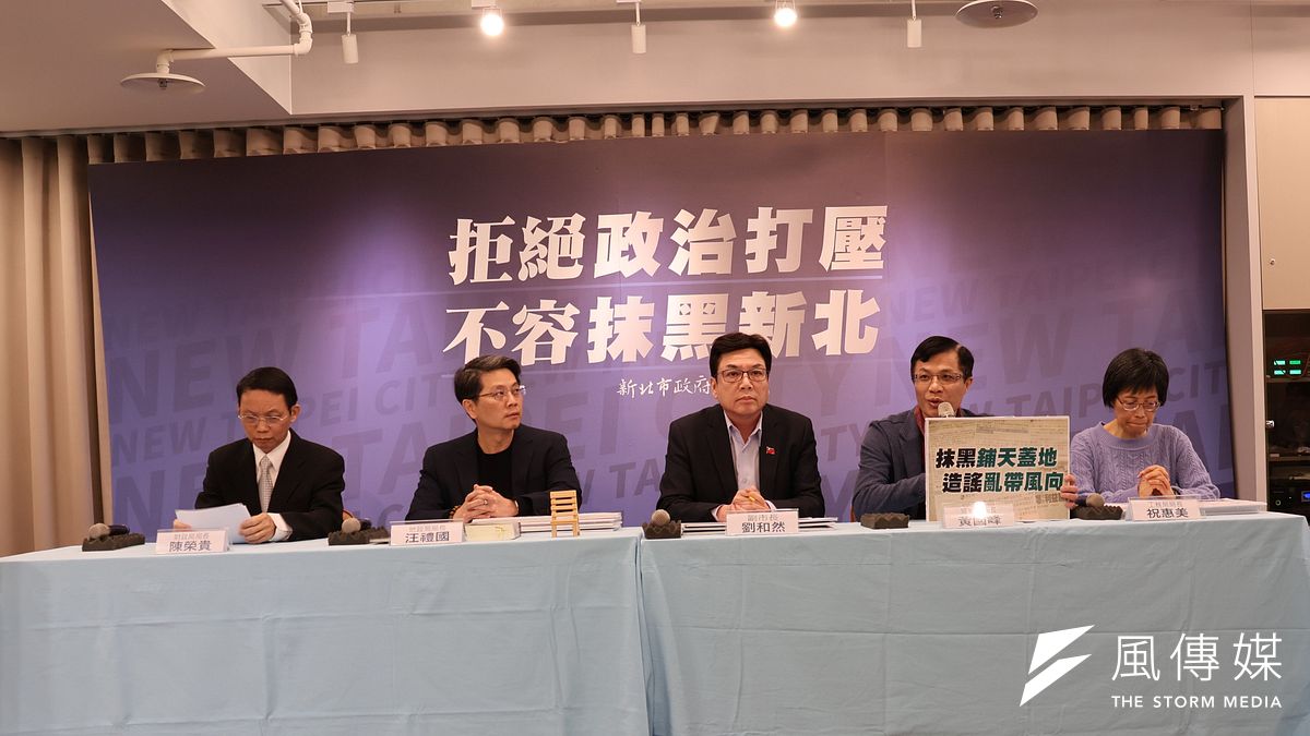 新北市政府城鄉局長黃國峰怒批,有心人士勿誤導市民、譁眾取寵,打擊專業人士及同仁士氣,這種行徑如同惡質不肖的都更蟑螂,造成都更推動困難,令人不齒。(圖/李梅瑛攝) 新北市政府城鄉局長黃國峰怒批,有心人士勿誤導市民、譁眾取寵,打擊專業人士及同仁士氣,這種行徑如同惡質不肖的都更蟑螂,造成都更推動困難,令人不齒。(圖/李梅瑛攝)