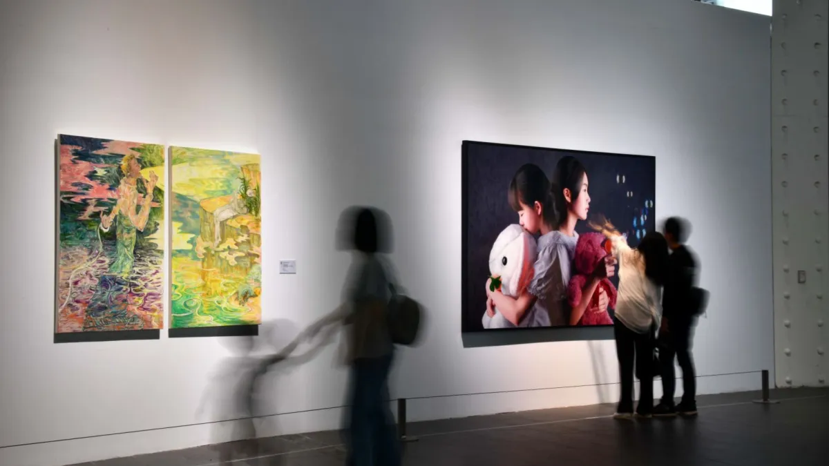 作者認為,中西文化都受到政治的干預,扭曲了其原本美好的文化本質。(圖/文化部提供)