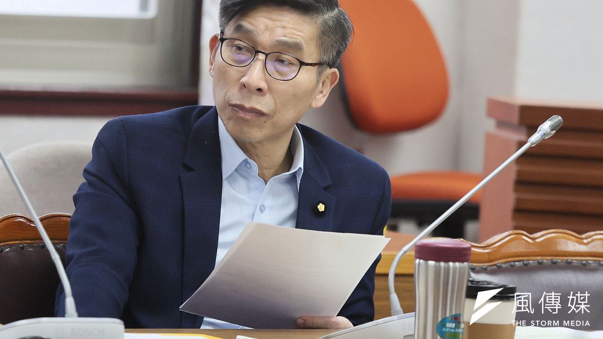 民進黨立委鍾佳濱針對民眾黨抗議遊行排定專案報告引起爭議,被在野砲轟「丟民進黨的臉」,不過綠營上下卻沒人事先出手阻擋。(資料照,柯承惠攝) 民進黨立委鍾佳濱針對民眾黨抗議遊行排定專案報告引起爭議,被在野砲轟「丟民進黨的臉」,不過綠營上下卻沒人事先出手阻擋。(資料照,柯承惠攝)