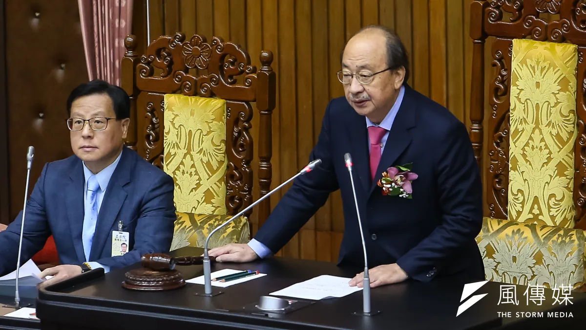 民進黨立法院黨團總召柯建銘(右)表示,立法院新會期最快21日可以開議。(資料照,顏麟宇攝)