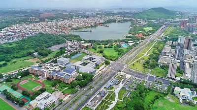 舊左營國中校地空拍照。(作者提供)