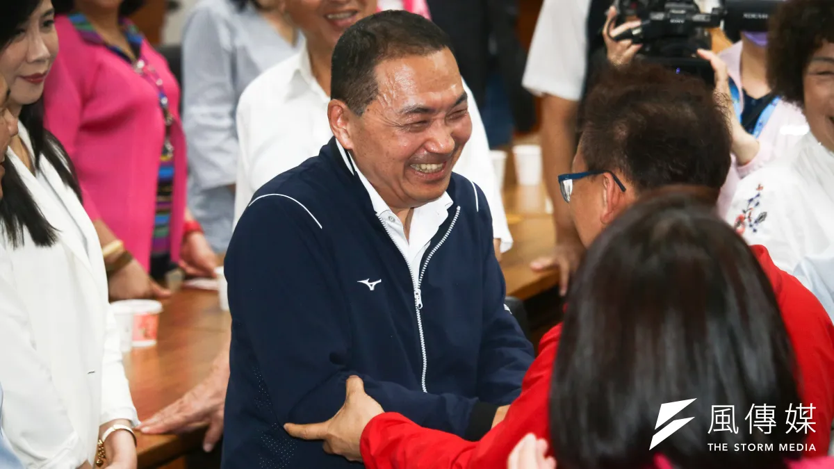 侯友宜(中)確定取得國民黨總統提名後,民調卻未出現部分政治人和媒體信誓旦旦的「確定提名後會回升」的紅利。(資料照,蔡親傑攝)