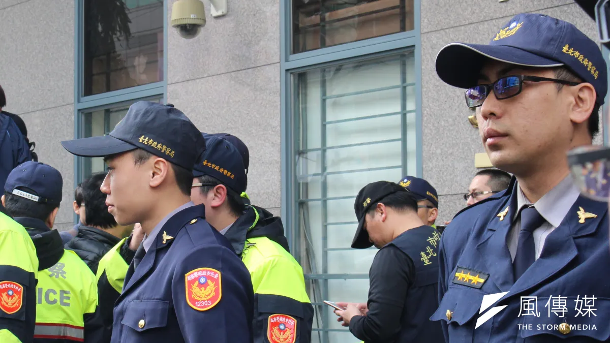 國家在面對警消等特殊危勞職務時,豈能只令其站在「第一線戰場」浴血衝鋒奉獻,趨之如牛馬,退休後卻毀約背信(國家曾確保:負完全支付責任)。(資料照,方炳超攝)