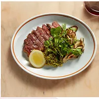 billsは2025年11月1日からクリスマスディナーコース(全7品・8,900円)を予約受付開始し、12月20〜25日に国内全店舗で提供する。(写真/bills japan広報チーム提供) billsは2025年11月1日からクリスマスディナーコース(全7品・8,900円)を予約受付開始し、12月20〜25日に国内全店舗で提供する。(写真/bills japan広報チーム提供)