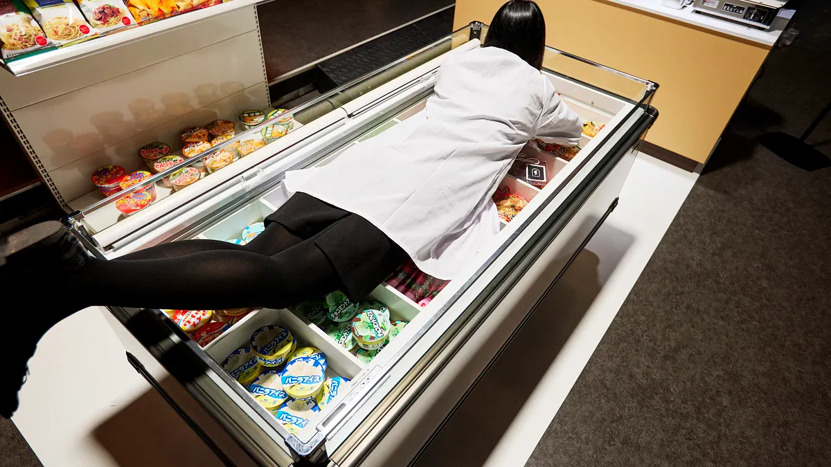 体験型展示イベント『炎上展』は好評を受けて会期が延長され、多くの来場者で話題を集めている。(写真/炎上製作委員会提供) 体験型展示イベント『炎上展』は好評を受けて会期が延長され、多くの来場者で話題を集めている。(写真/炎上製作委員会提供)