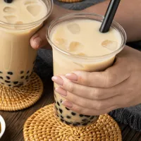 紅茶巴士為什麼被罵?本文為你整理紅茶巴士爭議懶人包,帶你一次看懂炎上起因、失言事件來龍去脈以及網友的真實看法。(示意圖/取自freepik) 紅茶巴士為什麼被罵?本文為你整理紅茶巴士爭議懶人包,帶你一次看懂炎上起因、失言事件來龍去脈以及網友的真實看法。(示意圖/取自freepik)