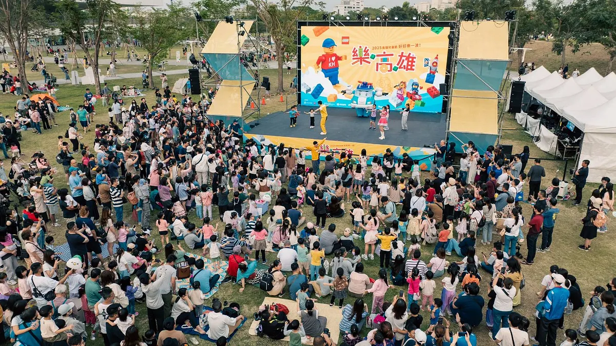 高雄兒童節人潮大爆發,市府各局處在衛武營提供兒童節活動,吸引大小朋友參加,四天活動吸引百萬人衛武營共度兒童節。(圖/高市教育局提供)