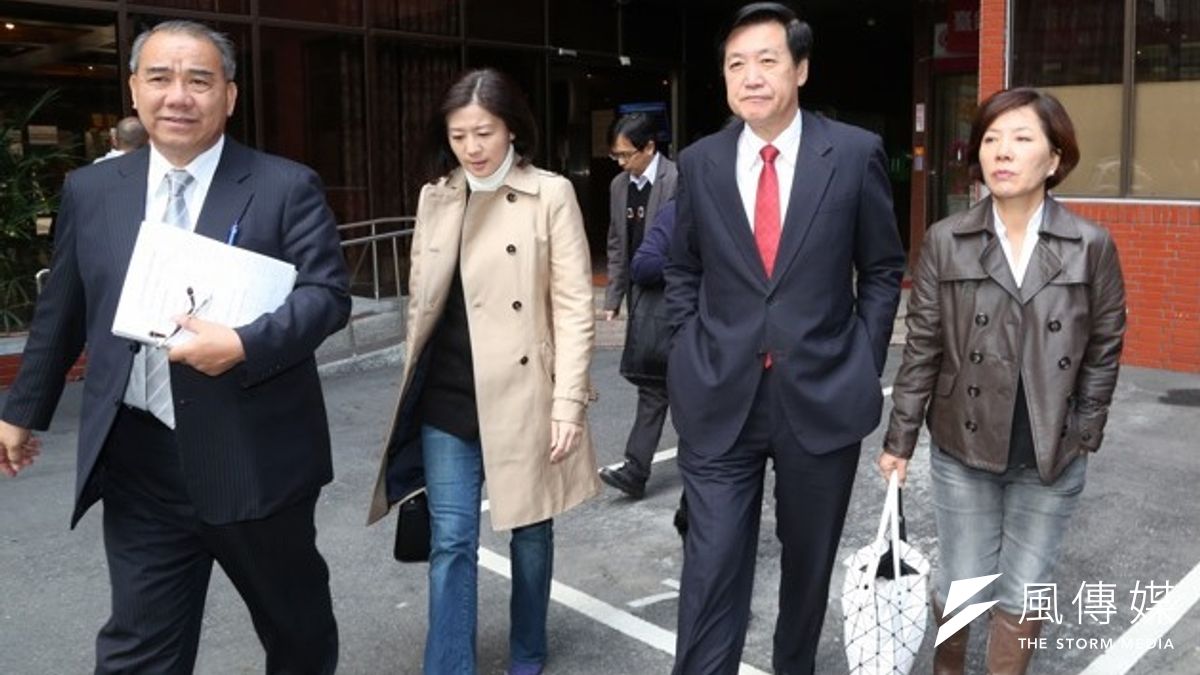 在九合一敗選之後,國民黨立院黨團5日首度舉行黨團大會,未來行政院推行重大法案,須由國民黨立法院黨團出席委員3分之2通過,才可推行。左起廖國棟、王育敏、費鴻泰、陳淑慧。(余志偉攝) 在九合一敗選之後,國民黨立院黨團5日首度舉行黨團大會,未來行政院推行重大法案,須由國民黨立法院黨團出席委員3分之2通過,才可推行。左起廖國棟、王育敏、費鴻泰、陳淑慧。(余志偉攝)