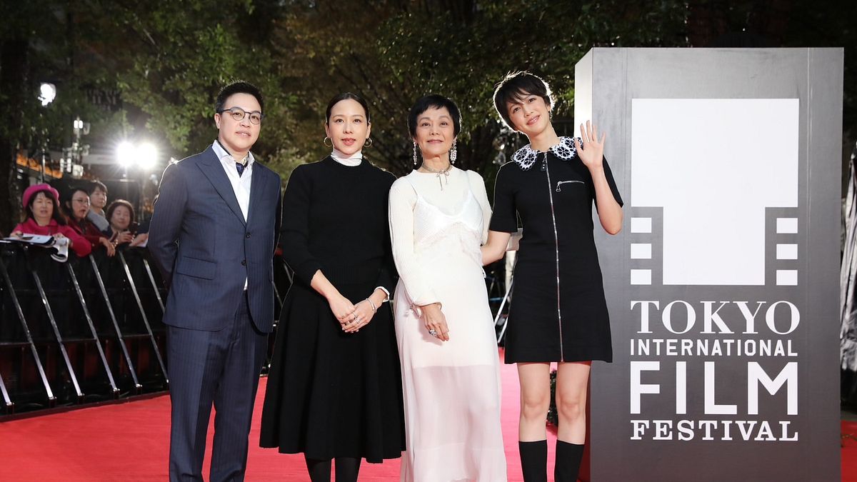 第37屆東京國際影展開幕,國片《女兒的女兒》導演黃熙(左起)、演員林嘉欣、張艾嘉、劉奕兒。©2024 TIFF(東京國際影展提供) 第37屆東京國際影展開幕,國片《女兒的女兒》導演黃熙(左起)、演員林嘉欣、張艾嘉、劉奕兒。©2024 TIFF(東京國際影展提供)