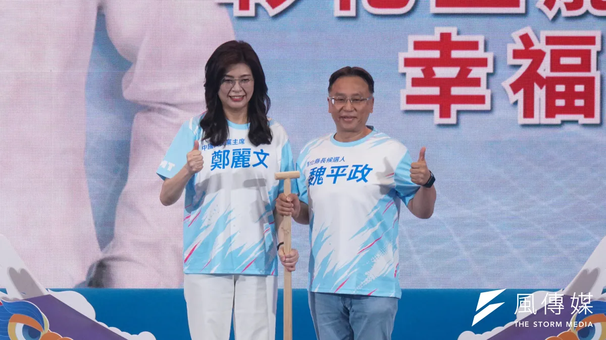 國民黨彰化縣長選舉最難搞的其實是內部問題,黨主席鄭麗文(左)多次專程南下替魏平政(右)助選。(資料照,蔡親傑攝)