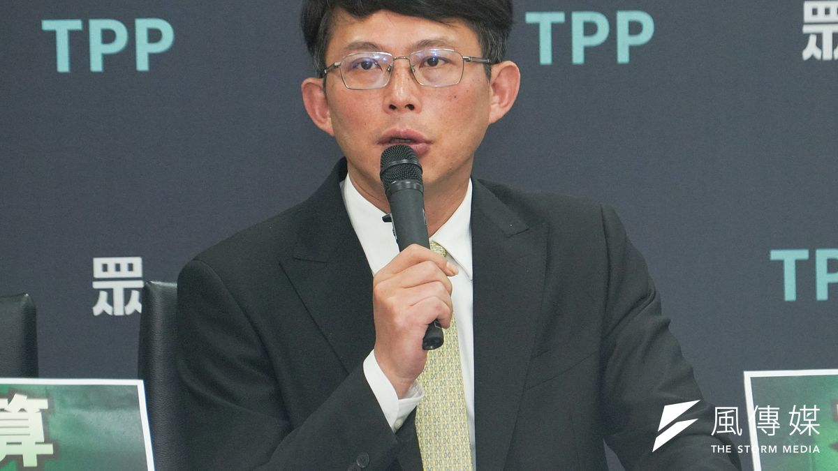 民眾黨主席黃國昌今(21)日指出,明天和朱立倫會面,會議內容全程公開。(蔡親傑攝) 民眾黨主席黃國昌今(21)日指出,明天和朱立倫會面,會議內容全程公開。(蔡親傑攝)