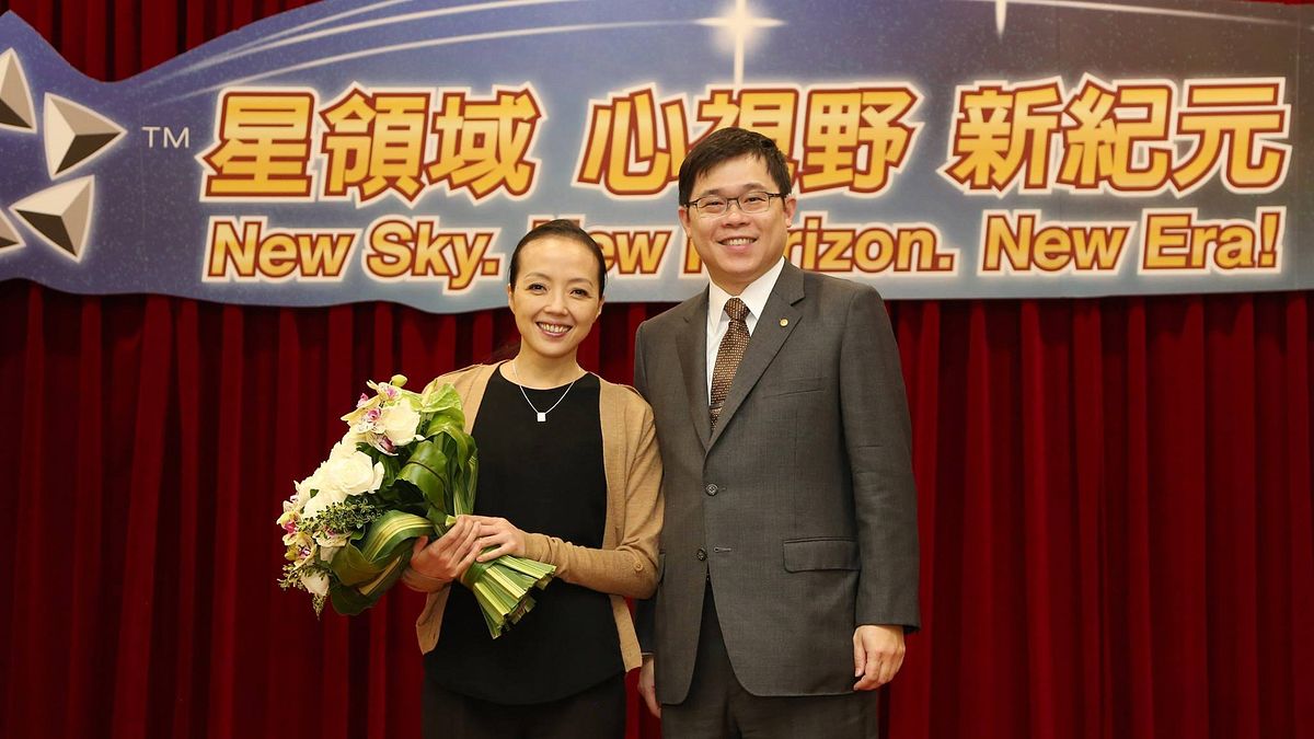 長榮航空前董事長張國煒與知名舞蹈家許芳宜。(長榮航空臉書) 長榮航空前董事長張國煒與知名舞蹈家許芳宜。(長榮航空臉書)