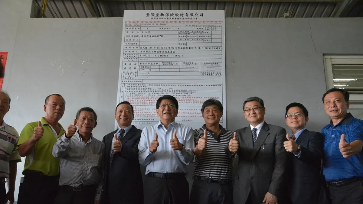 颱風來「免驚」 全國第一張養殖保單正式簽約 颱風來「免驚」 全國第一張養殖保單正式簽約