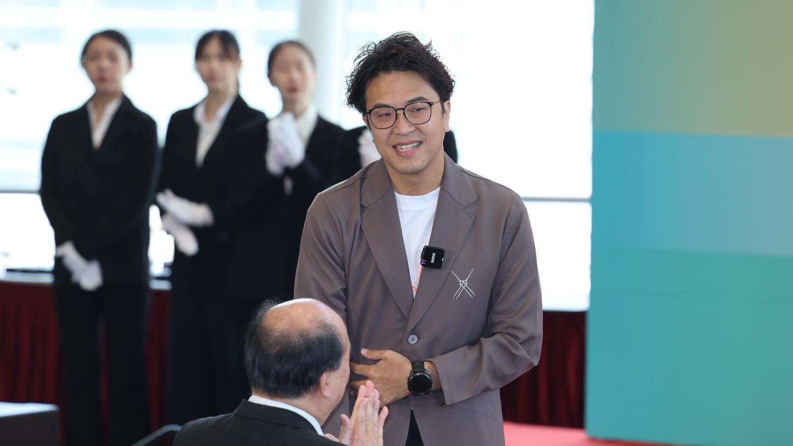 沈伯洋提設置室內吸菸室 殷瑋提1事打臉:不夠懂法律