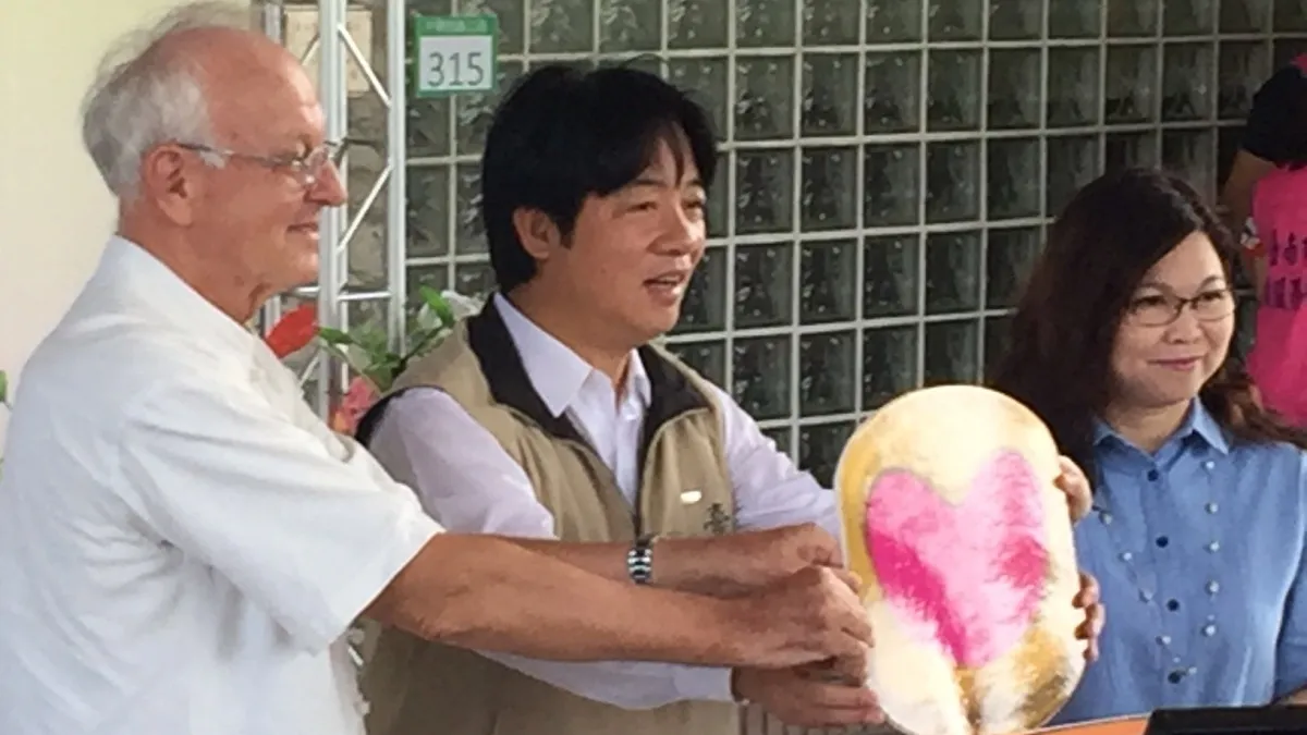 協助照護失能長者 南市社會局啟動到宅沐浴車服務