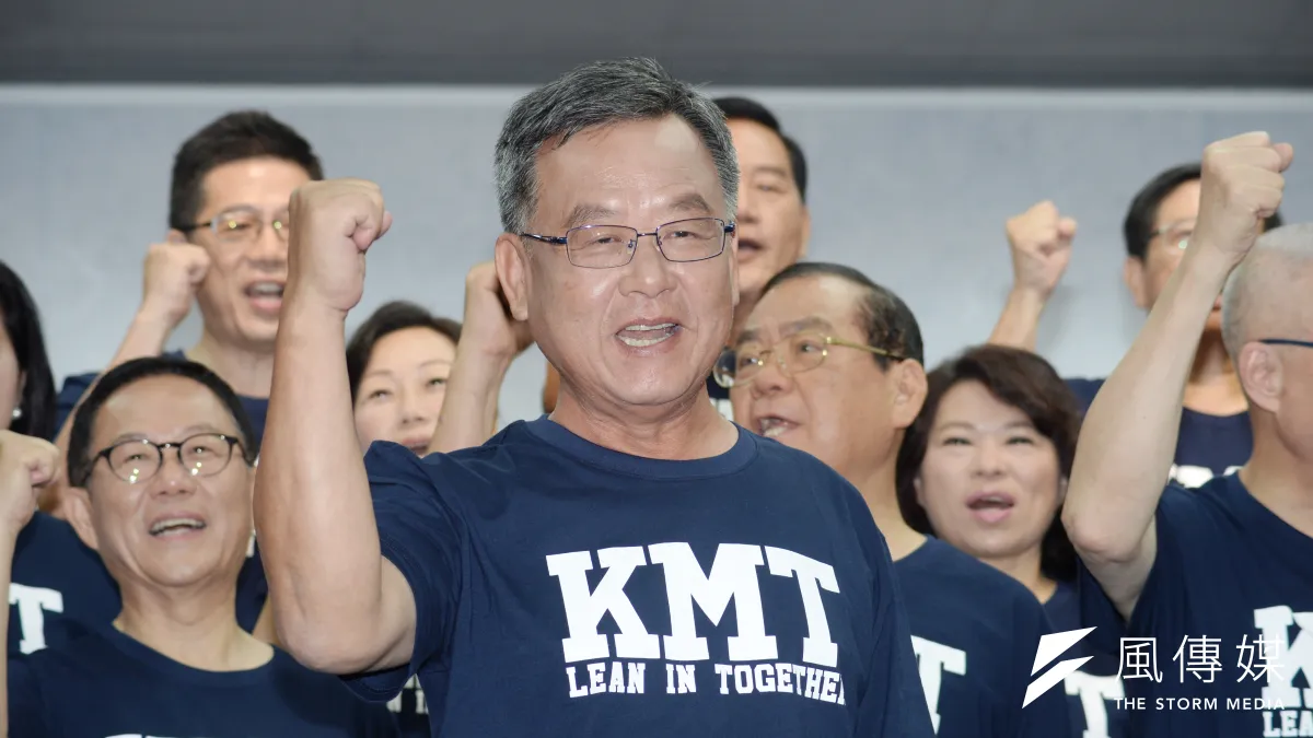 國民黨澎湖縣長選戰陷分裂危機,黨內提名現任縣長賴峰偉(見圖)爭取連任,得面對藍軍背景的前馬公市市長葉竹林挑戰,還有因不服提名結果退黨的副議長陳雙全人馬質疑。(資料照,甘岱民攝)