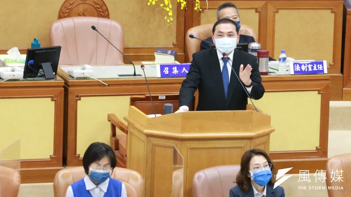 新北市長侯友宜強調,去年他到第一線瞭解整個作業流程,實務運作上都是24小時內火化完畢,若中央有意改變作法應多溝通並說明清楚,地方才可以依循,也對所有往生者及家屬有所交代。(圖/李梅瑛攝)