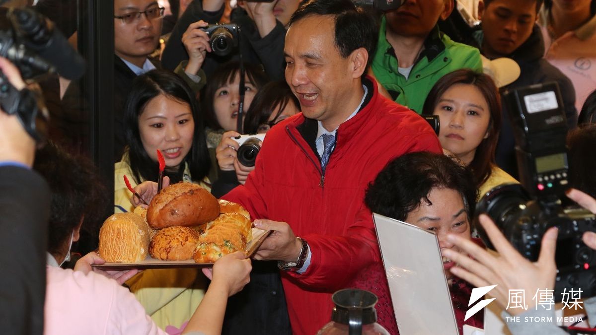 國民黨主席、新北市長朱立倫參加「喜憨兒板橋烘焙屋 」庇護工場開幕記者會(余志偉攝) 國民黨主席、新北市長朱立倫參加「喜憨兒板橋烘焙屋 」庇護工場開幕記者會(余志偉攝)