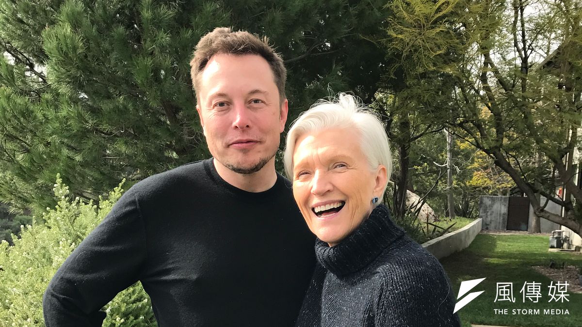 梅伊與大兒子伊隆,作者認為,很多人因為生性害羞所以不敢開口提出要求,但其實很多事情都得要自己爭取才能獲得機會。(圖/由Maye Musk提供) 梅伊與大兒子伊隆,作者認為,很多人因為生性害羞所以不敢開口提出要求,但其實很多事情都得要自己爭取才能獲得機會。(圖/由Maye Musk提供)