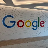 GoogleはまもなくIronwood TPU v7を発表する予定で、エヌビディアGPUに正面から挑戦できる初の対抗製品と見なされている。(写真/劉芯衣撮影) GoogleはまもなくIronwood TPU v7を発表する予定で、エヌビディアGPUに正面から挑戦できる初の対抗製品と見なされている。(写真/劉芯衣撮影)