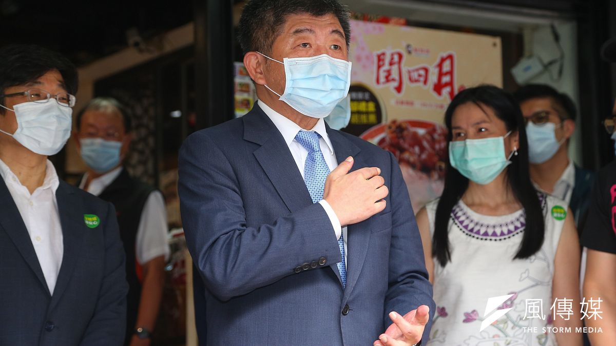 酒店舞廳業復業仍有爭議,中央流行疫情指揮官陳時中(見圖)17日針對台北市及高雄市的來文詢問做出回應。(資料照,顏麟宇攝) 酒店舞廳業復業仍有爭議,中央流行疫情指揮官陳時中(見圖)17日針對台北市及高雄市的來文詢問做出回應。(資料照,顏麟宇攝)