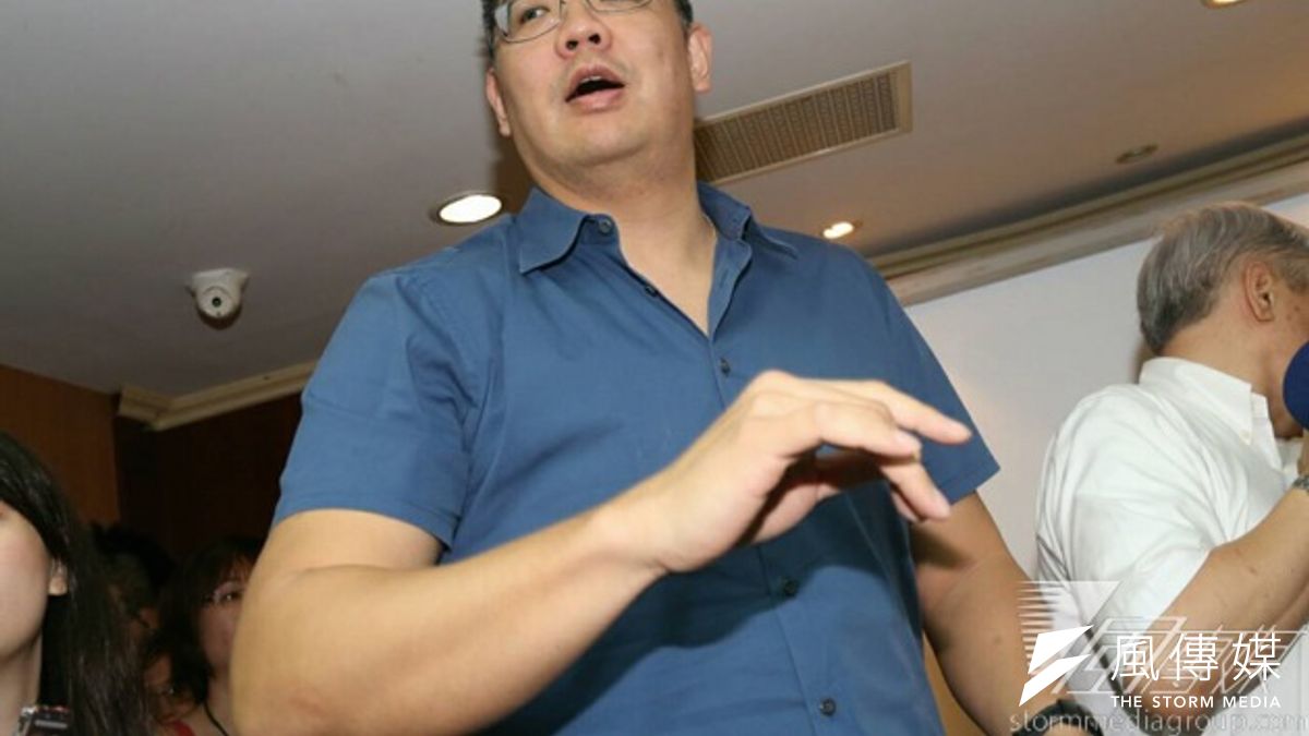 連勝文坦言,他聽到工會被打壓的狀況很驚訝,因為以前在美國工作,很習慣工會的形態。連勝文說,未來負責勞動業務相關官員,不會只是學術界出身,會有各種不同背景,提供不同觀點。(吳逸驊攝) 連勝文坦言,他聽到工會被打壓的狀況很驚訝,因為以前在美國工作,很習慣工會的形態。連勝文說,未來負責勞動業務相關官員,不會只是學術界出身,會有各種不同背景,提供不同觀點。(吳逸驊攝)