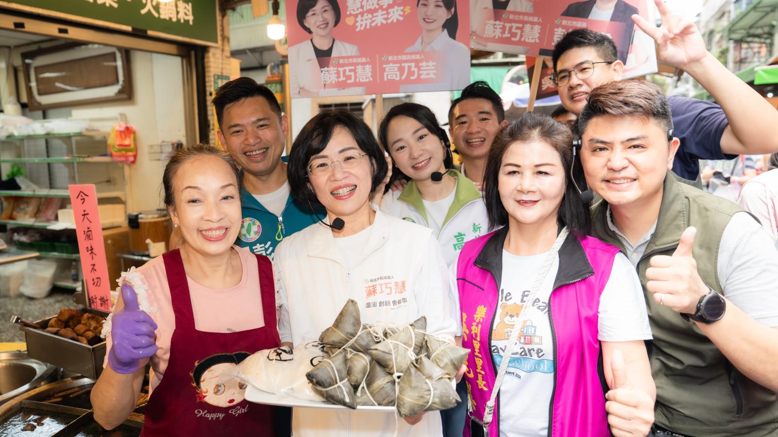 學府市場掃街人氣爆棚!攤商喊「全家都挺妳」蘇巧慧:新北隊全員就位拚勝選