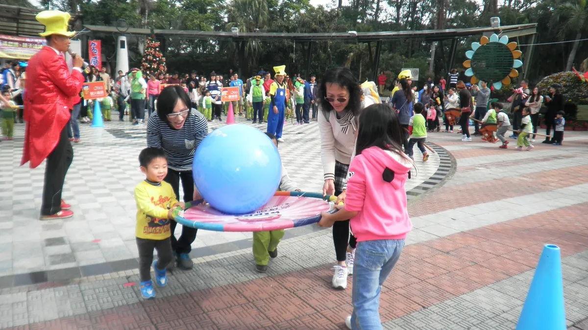 名威拉近親子互動關係 熊讚馬戲團炒熱公路花園人氣
