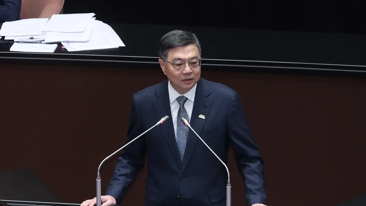 行政院長卓榮泰為財劃法修正案第八次提請覆議失敗,却聲稱「沒有必須執行(依法行政)的壓力」。(陳品佑攝) 行政院長卓榮泰為財劃法修正案第八次提請覆議失敗,却聲稱「沒有必須執行(依法行政)的壓力」。(陳品佑攝)