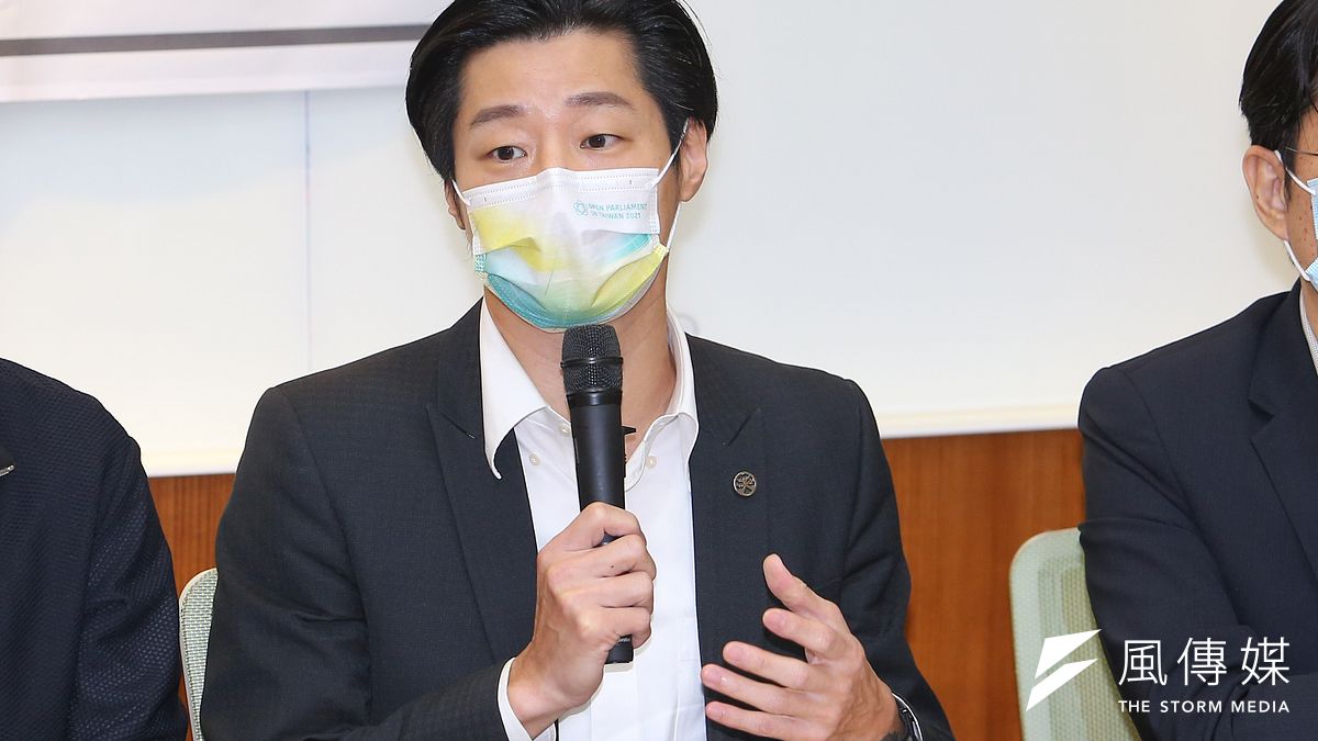 萬華區無黨籍立委林昶佐15日接受節目《新聞不芹菜》主持人黃光芹專訪時坦言,明年1月9日罷免投票情況不樂觀,只能正面迎戰。(資料照,顏麟宇攝) 萬華區無黨籍立委林昶佐15日接受節目《新聞不芹菜》主持人黃光芹專訪時坦言,明年1月9日罷免投票情況不樂觀,只能正面迎戰。(資料照,顏麟宇攝)