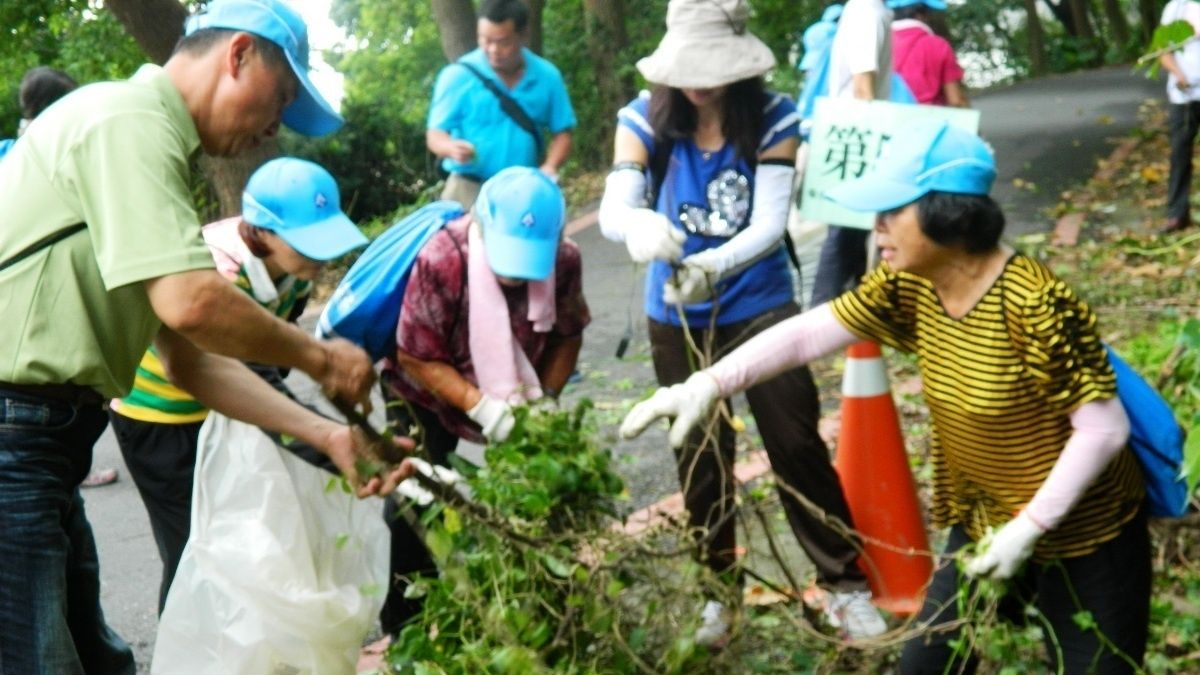 林管處小花蔓澤蘭防治宣導 呼籲民眾連根拔起剷除 林管處小花蔓澤蘭防治宣導 呼籲民眾連根拔起剷除
