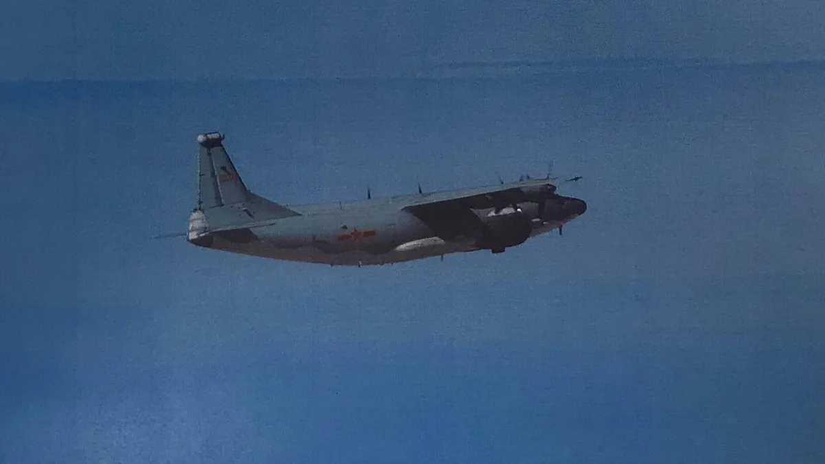 21日擾台的運-8遠干機,自中國東南沿海一帶飛入我西南空域,並於飛行相當距離後,才循類似航線飛返。(資料照,空軍司令部提供)