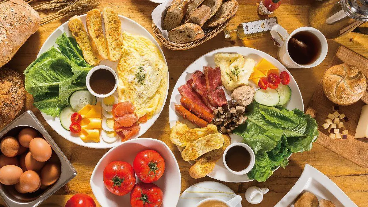 這6家台北24小時營業餐廳,讓你不論在幾點幾分到打,都能享受一頓好的美食、飲品和現做甜點!(圖/Panos Café Taiwan@facebook)