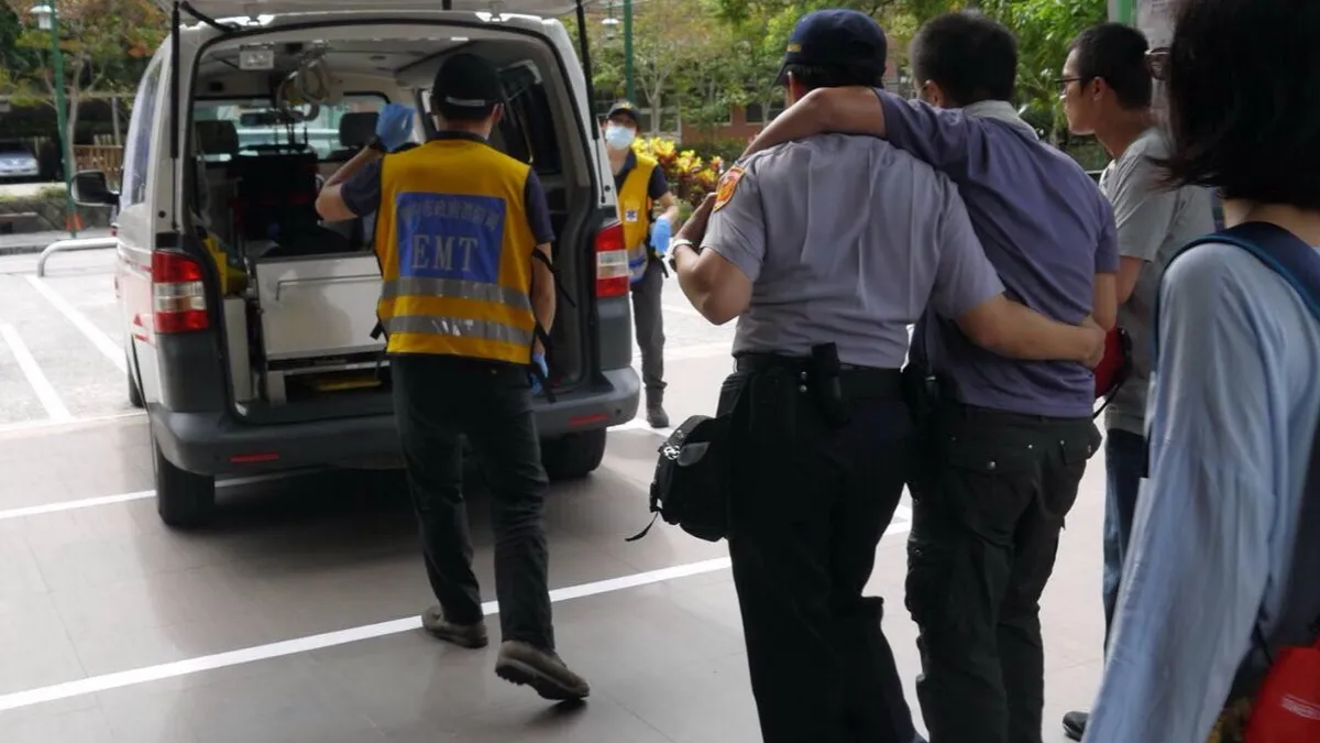 男子登山血壓低昏吐 谷關警消馳援救護