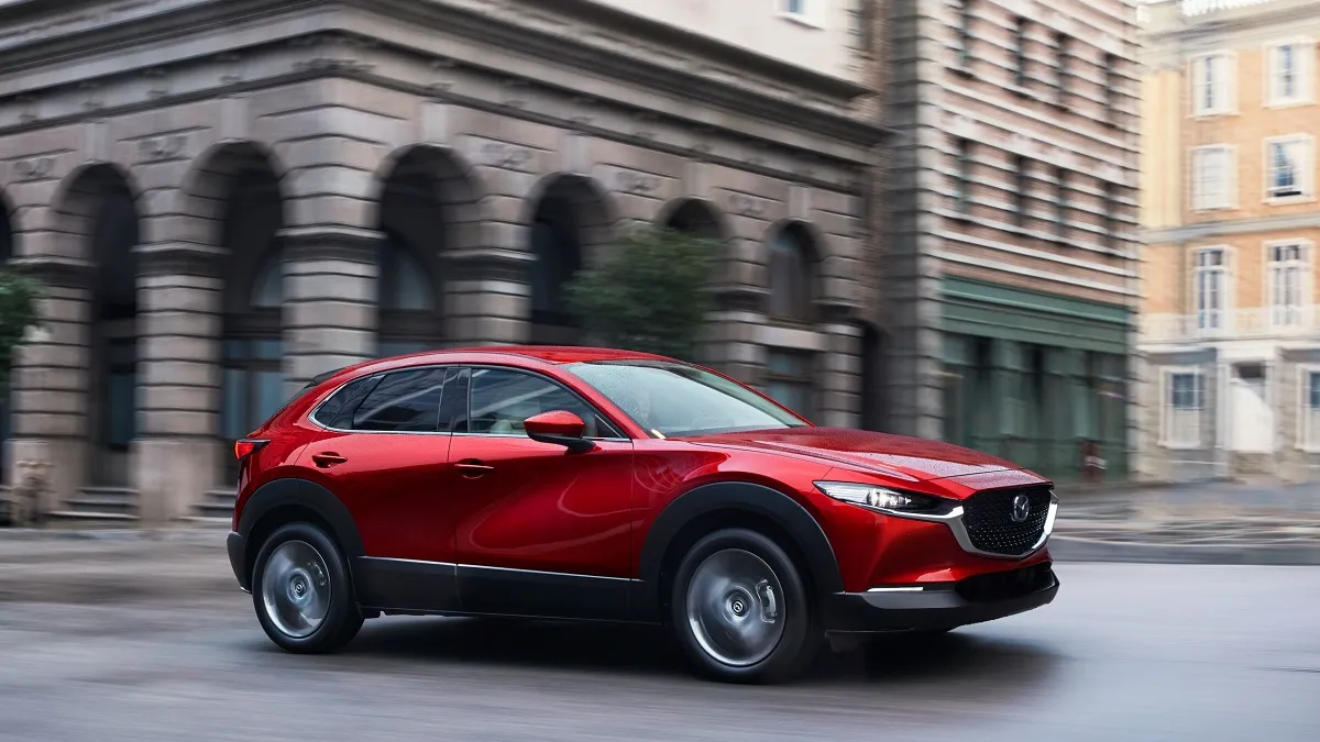全新2021年式MAZDA CX-30在維持原本售價下,全車系標配巡航模式車道維持輔助系統(CTS),並針對旗艦型以上新增方向盤換檔快撥片。(圖/台灣馬自達提供)
