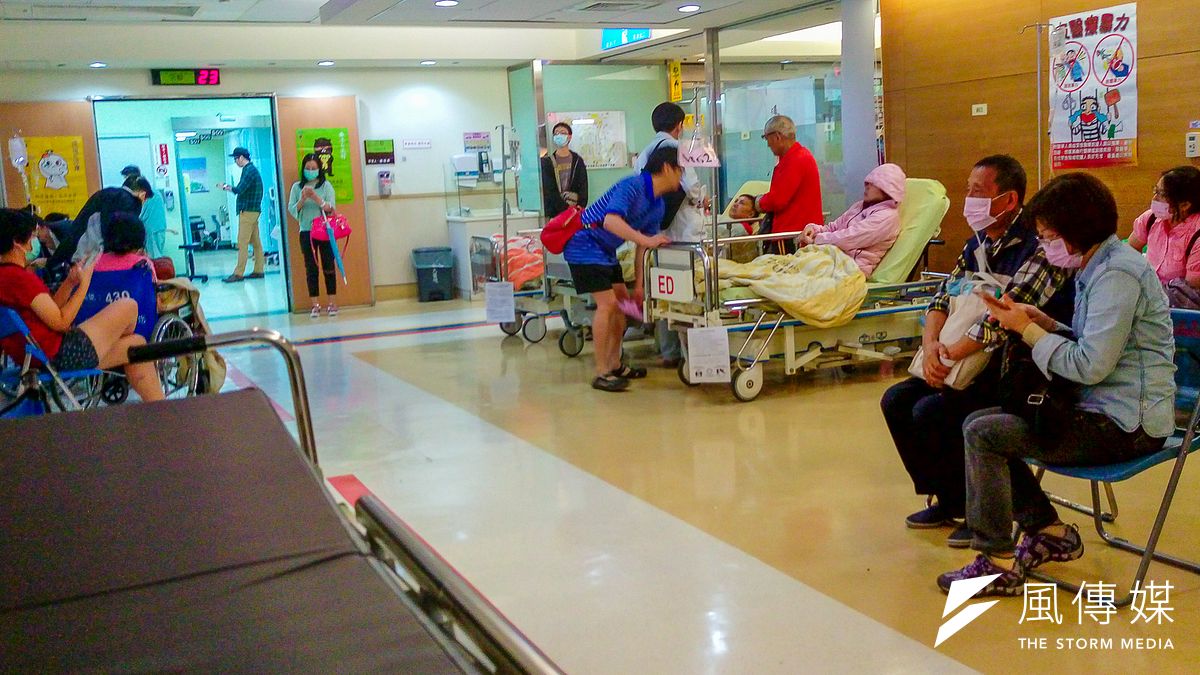 嘉義縣某醫院病房22日發生命案,死者張姓男子被發現時滿臉鮮血、頸部被內褲勒住,檢警懷疑遭同病房患者張男打死。(示意圖/陳明仁攝) 嘉義縣某醫院病房22日發生命案,死者張姓男子被發現時滿臉鮮血、頸部被內褲勒住,檢警懷疑遭同病房患者張男打死。(示意圖/陳明仁攝)