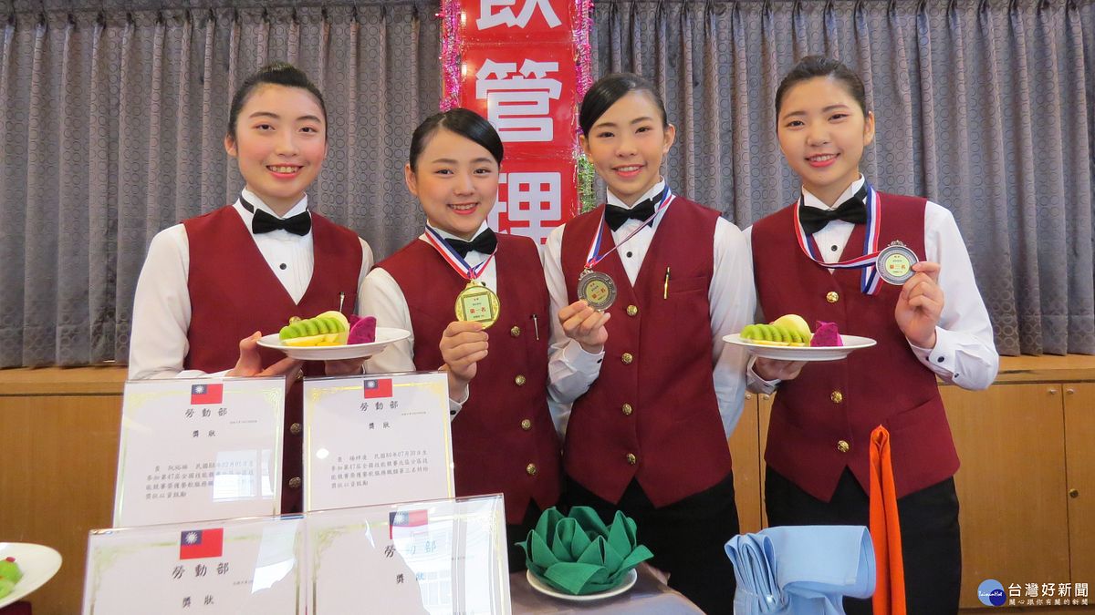 北區技能競賽六連霸 永平餐服穿金戴銀 北區技能競賽六連霸 永平餐服穿金戴銀