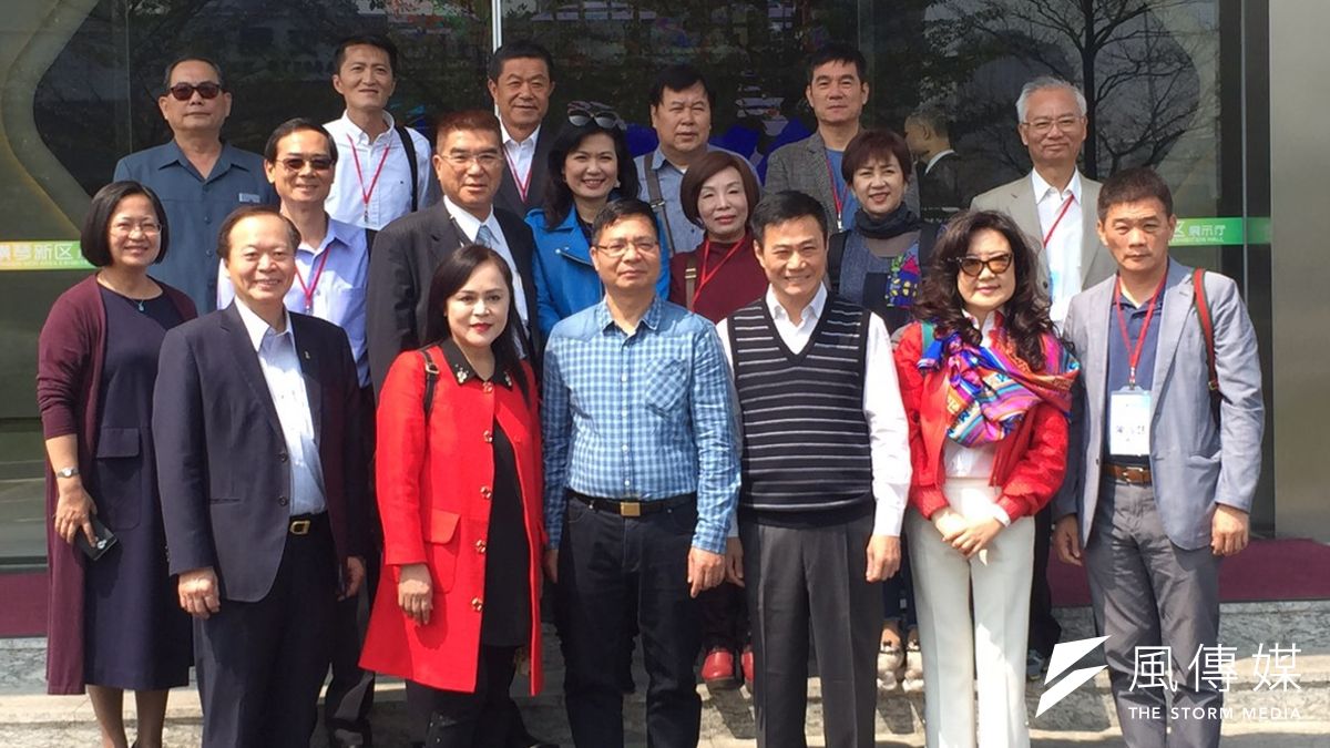 高雄市議長許崑源(前排右三)率廣東友好參訪團觀摩珠海橫琴自貿區規劃館。(圖/徐炳文攝) 高雄市議長許崑源(前排右三)率廣東友好參訪團觀摩珠海橫琴自貿區規劃館。(圖/徐炳文攝)