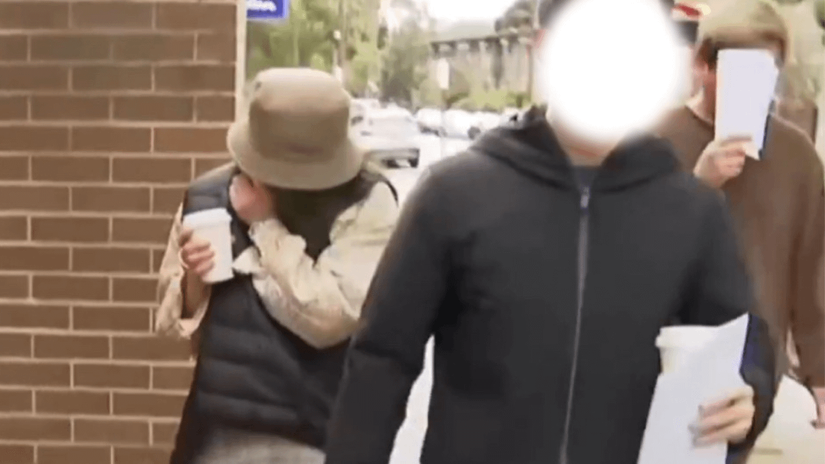 杨兰兰事件之所以掀起全球舆论风暴,不仅在于豪车与酒驾造成的悲剧,更因她背后隐而不宣的庞大财富与神秘身世所触动的集体焦虑。 (图/翻摄自X/@whyyoutouzhele)