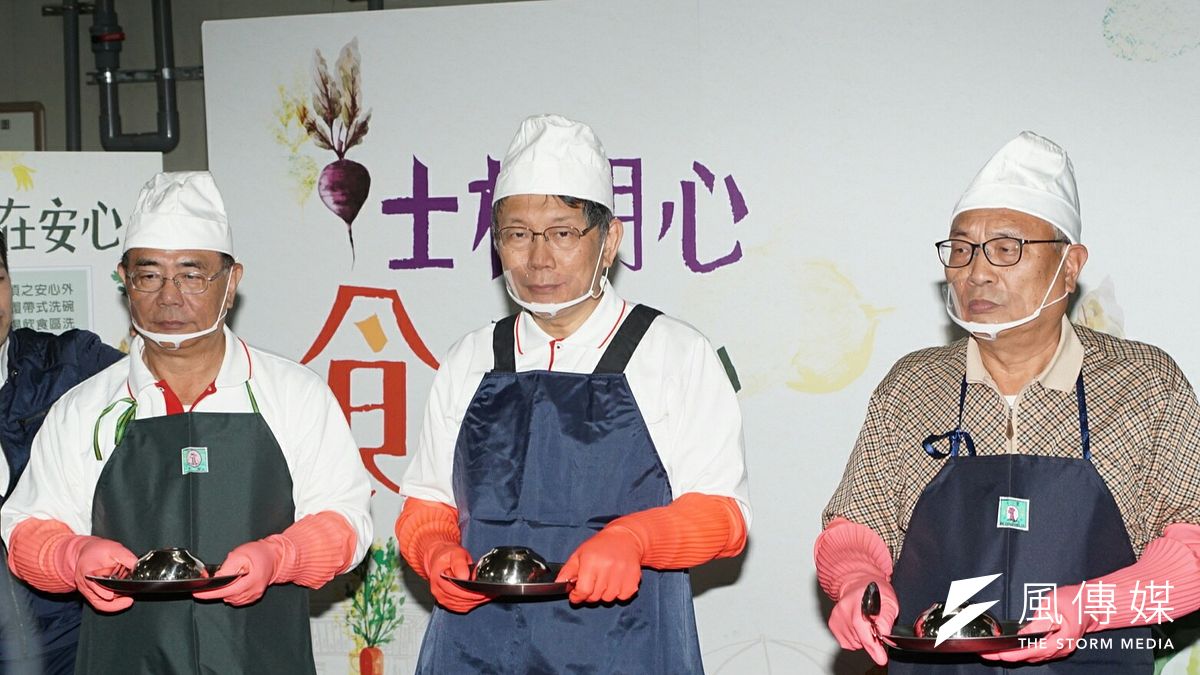 士林市場今(21)日下午也召開記者會,宣布率先於社會響應,所有攤商將改採不銹鋼環保餐具,預計5月初正式起步。台北市長柯文哲期許,士林市場可以作為標竿讓全台灣的市場往後跟進。(盧逸峰攝) 士林市場今(21)日下午也召開記者會,宣布率先於社會響應,所有攤商將改採不銹鋼環保餐具,預計5月初正式起步。台北市長柯文哲期許,士林市場可以作為標竿讓全台灣的市場往後跟進。(盧逸峰攝)