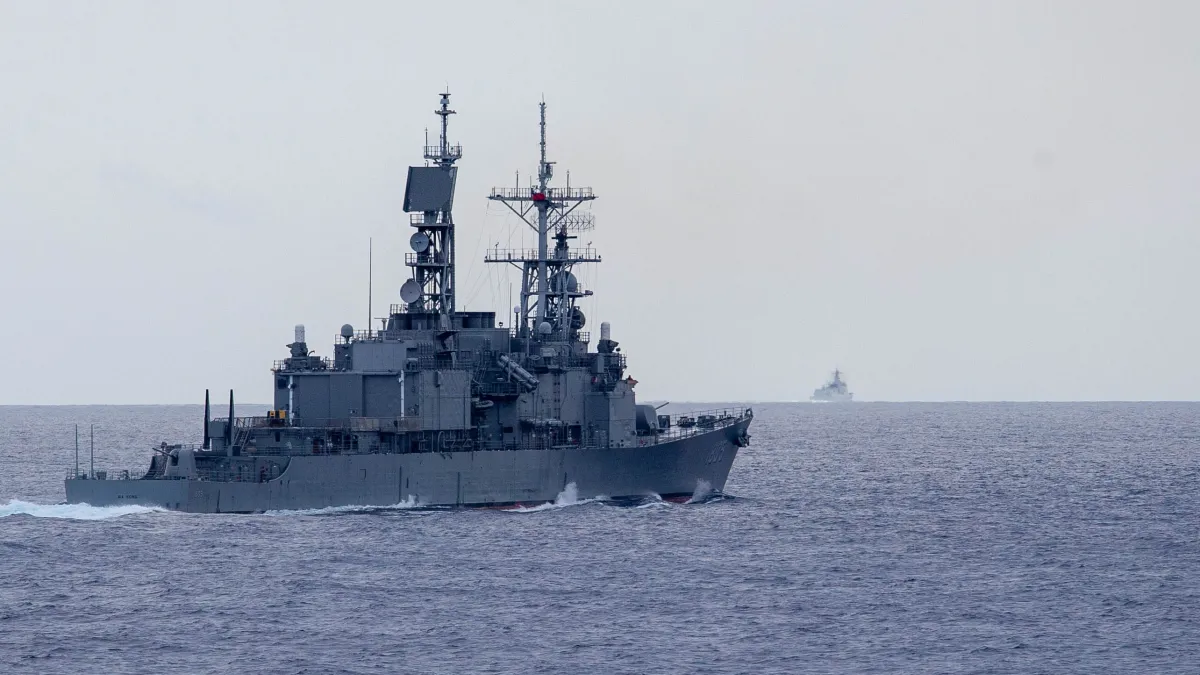 中共舉行聯合利劍軍演,我馬公軍艦監控共艦西安軍艦(見圖)。(國防部提供)