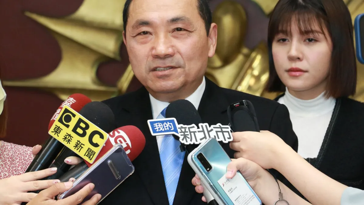 市長侯友宜說,中央疫苗政策沒有一致性,十分混亂,但新北也會全力配合,但別把要到期全倒給新北,有多少量打多少劑,才符合常理。(圖/李梅瑛攝)