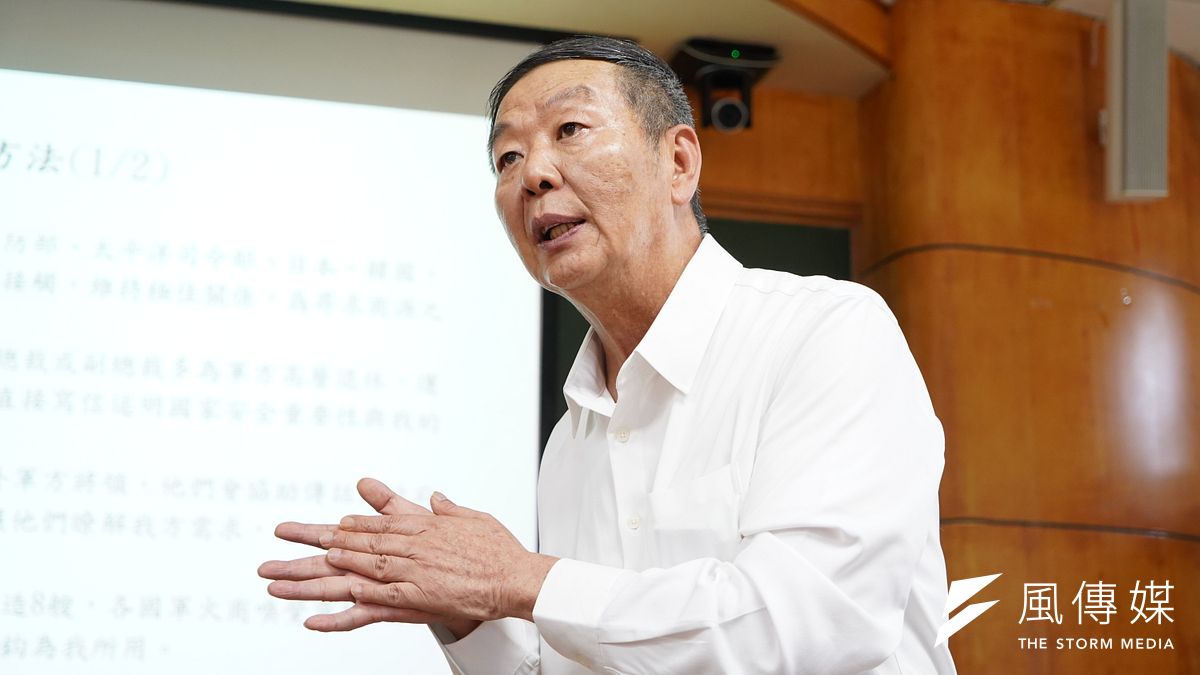 國安會諮委、潛艦小組總召集人黃曙光表示,由於潛艦背後牽扯利益太大,自己曾被國安系統查了3次。(張曜麟攝) 國安會諮委、潛艦小組總召集人黃曙光表示,由於潛艦背後牽扯利益太大,自己曾被國安系統查了3次。(張曜麟攝)