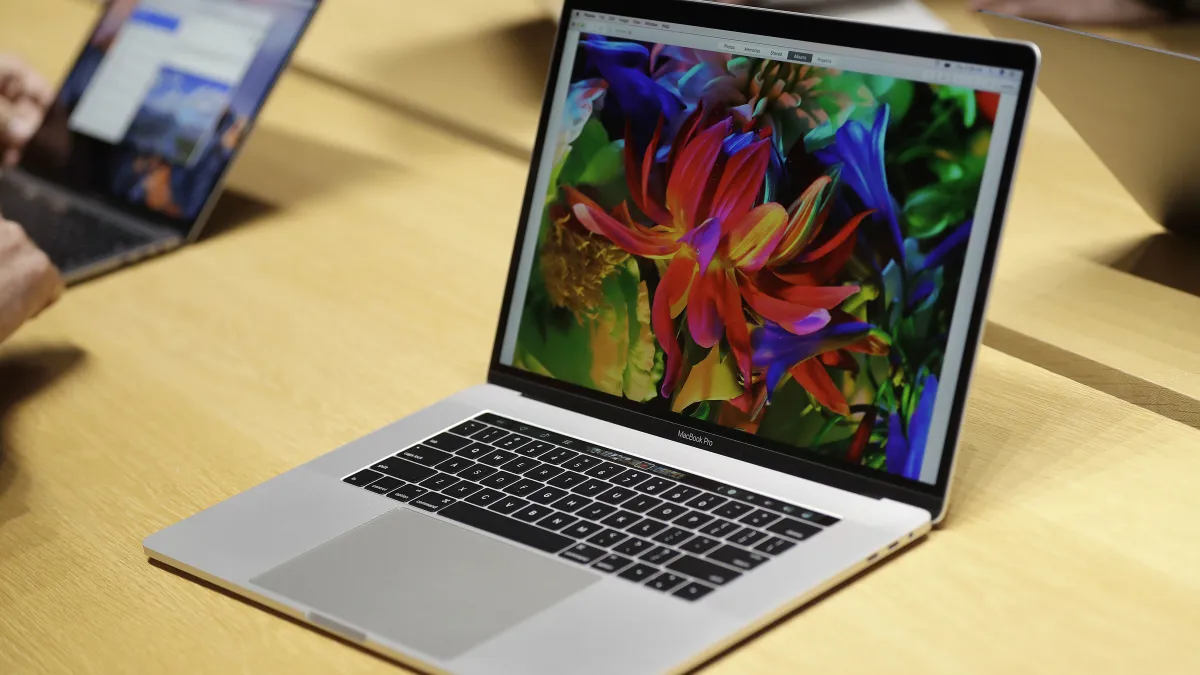 蘋果27日正式推出新款MacBook Pro筆電(AP)